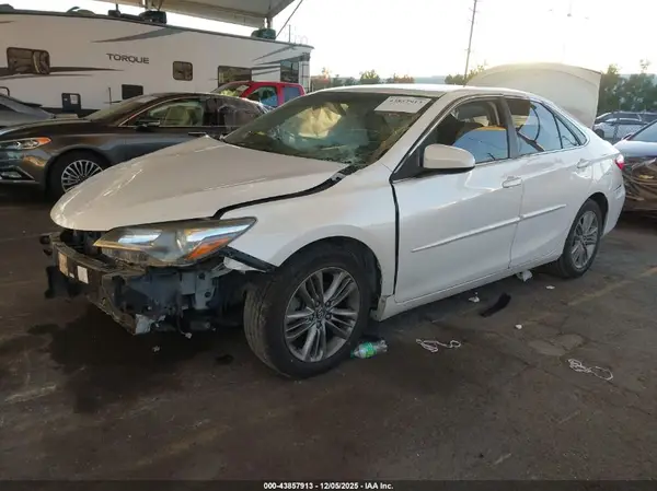 4T1BF1FK5HU340864 2017 TOYOTA CAMRY - Image 2