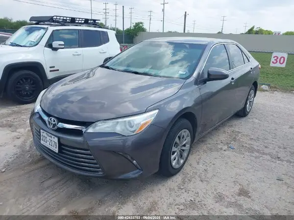 4T1BF1FK5HU346390 2017 TOYOTA CAMRY - Image 2