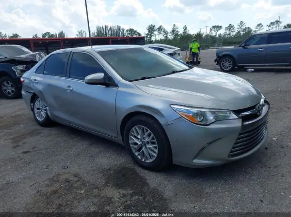 4T1BF1FK5HU346633 2017 TOYOTA CAMRY - Image 1