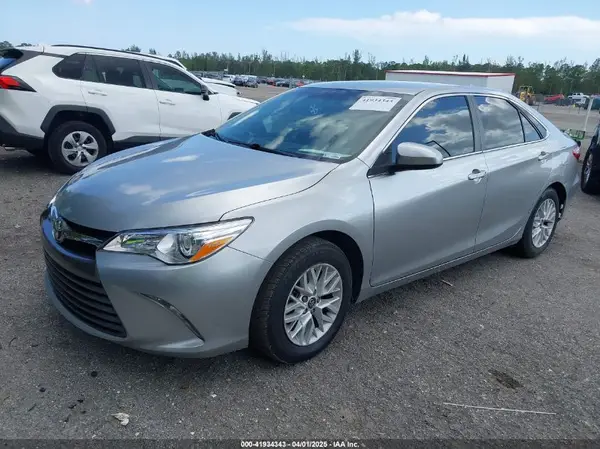 4T1BF1FK5HU346633 2017 TOYOTA CAMRY - Image 2