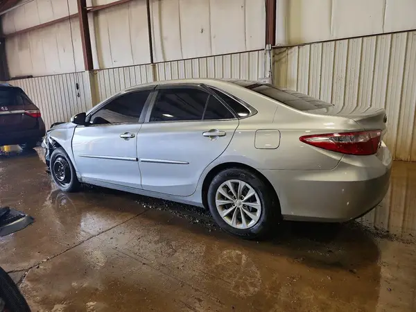 4T1BF1FK5HU348723 2017 TOYOTA CAMRY - Image 2