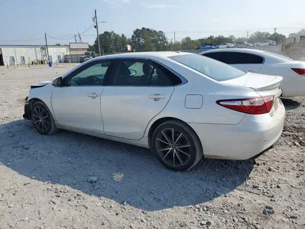 4T1BF1FK5HU350973 2017 TOYOTA CAMRY - Image 2