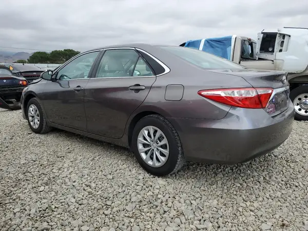 4T1BF1FK5HU351217 2017 TOYOTA CAMRY - Image 2