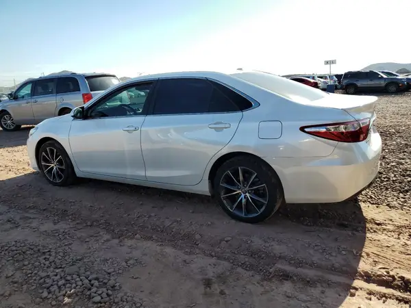 4T1BF1FK5HU351220 2017 TOYOTA CAMRY - Image 2