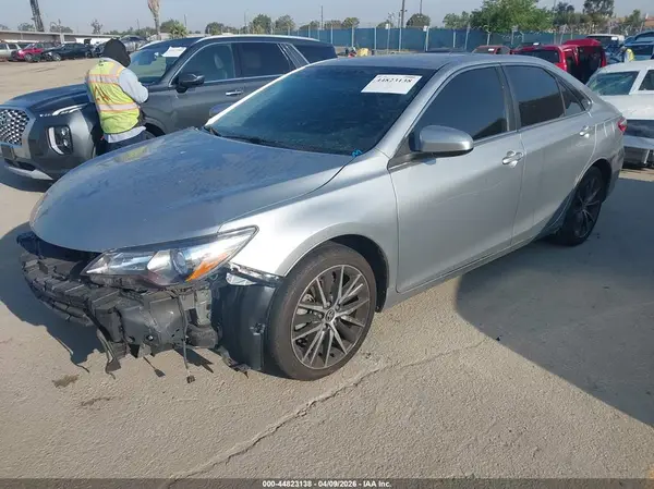 4T1BF1FK5HU351833 2017 TOYOTA CAMRY - Image 2