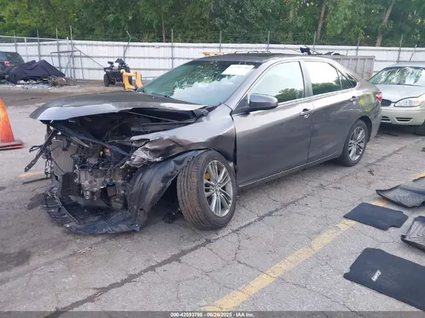 4T1BF1FK5HU353467 2017 TOYOTA CAMRY - Image 2