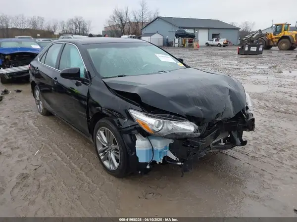 4T1BF1FK5HU353744 2017 TOYOTA CAMRY - Image 1