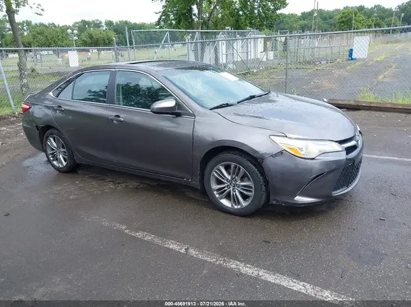 4T1BF1FK5HU356062 2017 TOYOTA CAMRY - Image 1