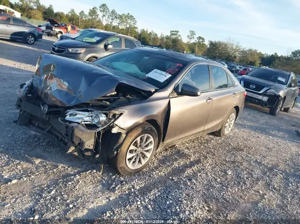 4T1BF1FK5HU356269 2017 TOYOTA CAMRY - Image 2
