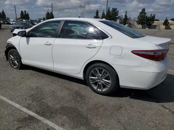 4T1BF1FK5HU358295 2017 TOYOTA CAMRY - Image 2