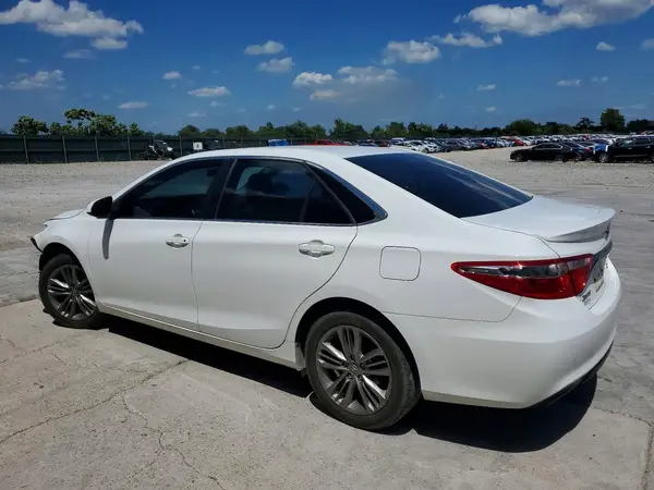 4T1BF1FK5HU358359 2017 TOYOTA CAMRY - Image 2