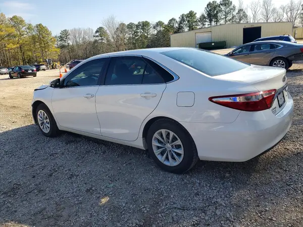 4T1BF1FK5HU363223 2017 TOYOTA CAMRY - Image 2