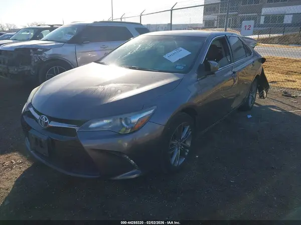 4T1BF1FK5HU368177 2017 TOYOTA CAMRY - Image 2