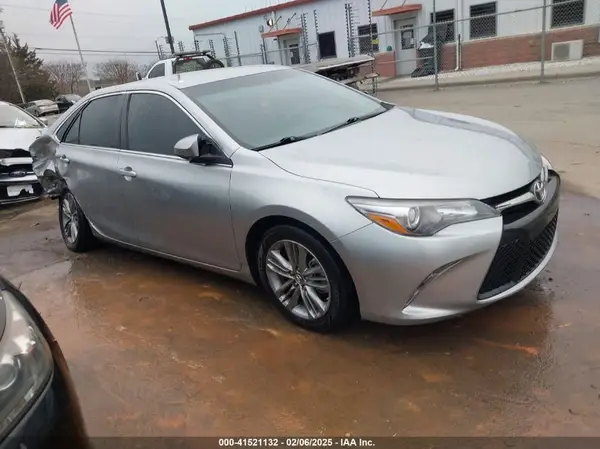 4T1BF1FK5HU371774 2017 TOYOTA CAMRY - Image 1