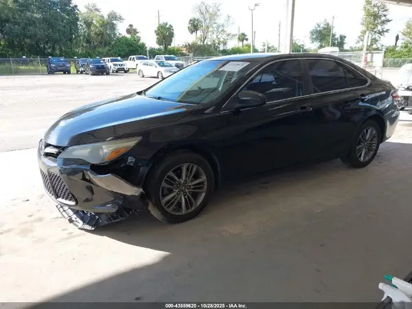 4T1BF1FK5HU372052 2017 TOYOTA CAMRY - Image 2