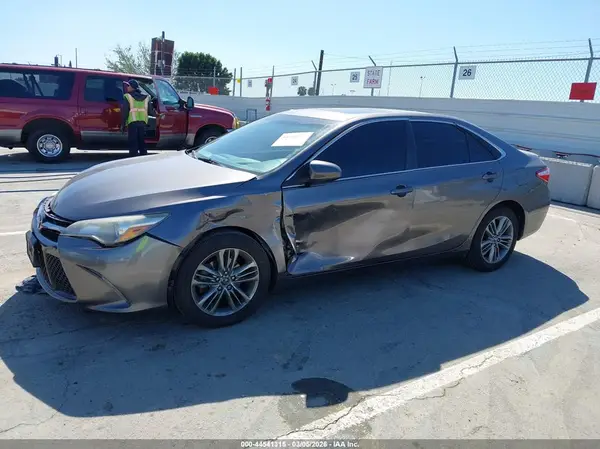 4T1BF1FK5HU375758 2017 TOYOTA CAMRY - Image 2