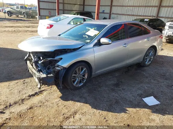 4T1BF1FK5HU378644 2017 TOYOTA CAMRY - Image 2