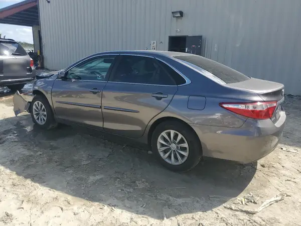 4T1BF1FK5HU380393 2017 TOYOTA CAMRY - Image 2