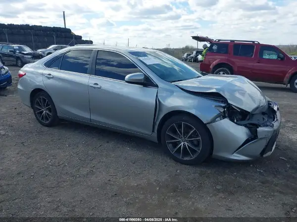 4T1BF1FK5HU381480 2017 TOYOTA CAMRY - Image 1