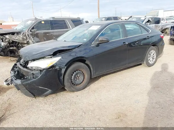 4T1BF1FK5HU384878 2017 TOYOTA CAMRY - Image 2