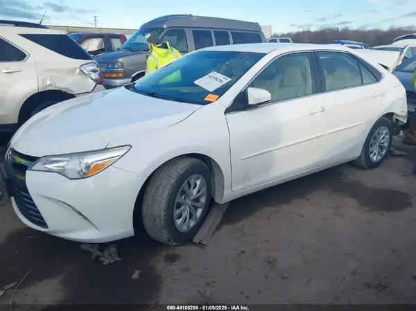 4T1BF1FK5HU385304 2017 TOYOTA CAMRY - Image 2