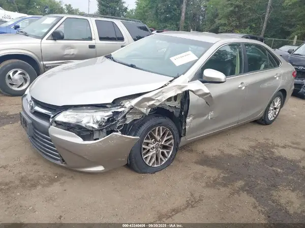 4T1BF1FK5HU385870 2017 TOYOTA CAMRY - Image 2