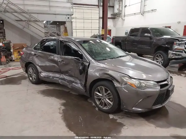 4T1BF1FK5HU389773 2017 TOYOTA CAMRY - Image 1
