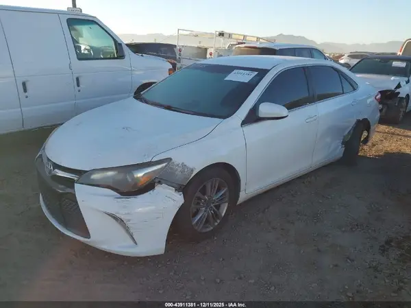 4T1BF1FK5HU398828 2017 TOYOTA CAMRY - Image 2
