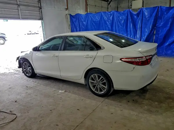 4T1BF1FK5HU398876 2017 TOYOTA CAMRY - Image 2