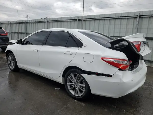 4T1BF1FK5HU400044 2017 TOYOTA CAMRY - Image 2