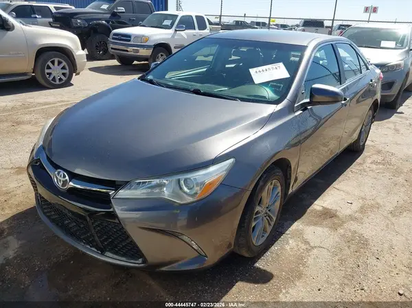 4T1BF1FK5HU400058 2017 TOYOTA CAMRY - Image 2