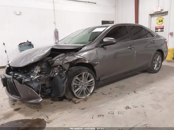4T1BF1FK5HU400349 2017 TOYOTA CAMRY - Image 2