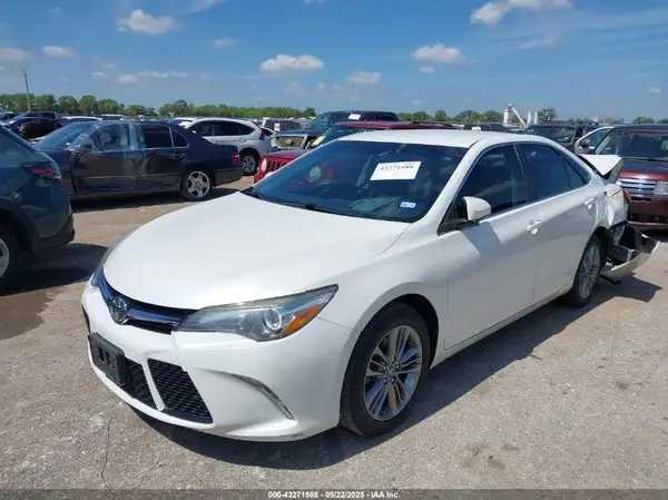 4T1BF1FK5HU402165 2017 TOYOTA CAMRY - Image 2