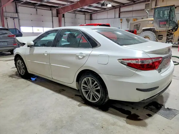 4T1BF1FK5HU403882 2017 TOYOTA CAMRY - Image 2