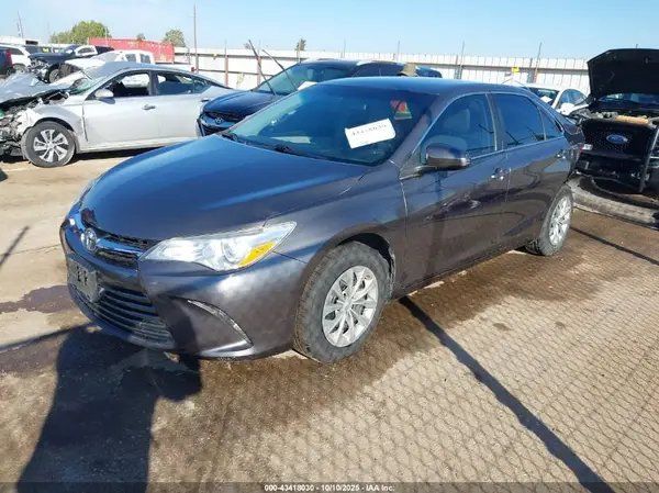 4T1BF1FK5HU404725 2017 TOYOTA CAMRY - Image 2