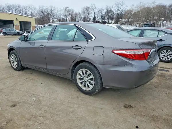 4T1BF1FK5HU407835 2017 TOYOTA CAMRY - Image 2