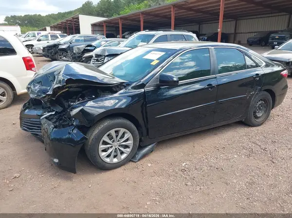 4T1BF1FK5HU409634 2017 TOYOTA CAMRY - Image 2