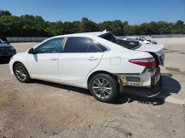 4T1BF1FK5HU410704 2017 TOYOTA CAMRY - Image 2