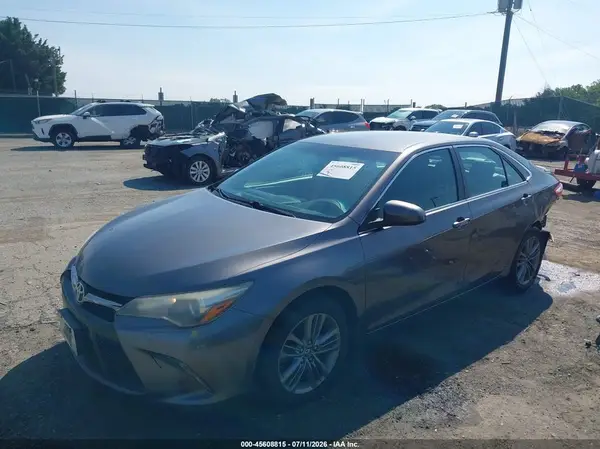 4T1BF1FK5HU410962 2017 TOYOTA CAMRY - Image 2