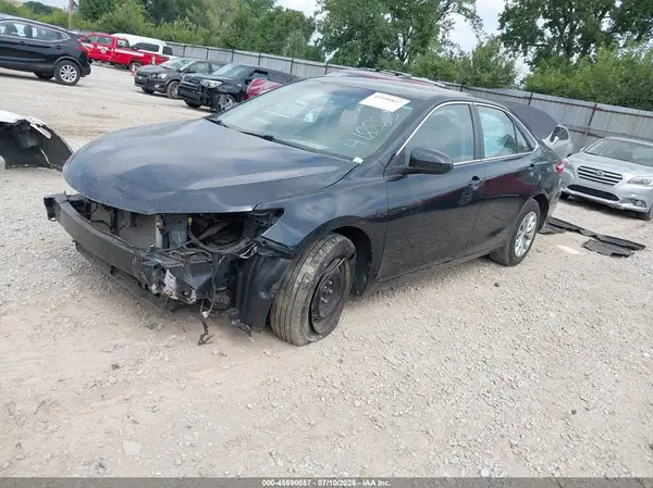 4T1BF1FK5HU418883 2017 TOYOTA CAMRY - Image 2