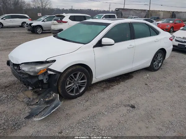 4T1BF1FK5HU422917 2017 TOYOTA CAMRY - Image 2