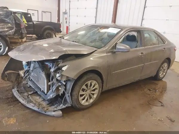 4T1BF1FK5HU430743 2017 TOYOTA CAMRY - Image 2