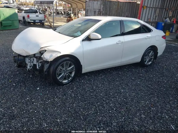 4T1BF1FK5HU433335 2017 TOYOTA CAMRY - Image 2