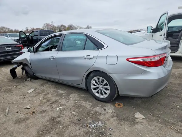 4T1BF1FK5HU439362 2017 TOYOTA CAMRY - Image 2