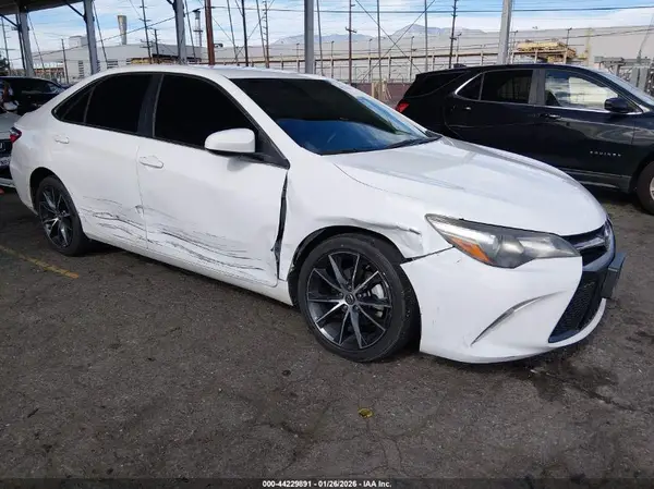 4T1BF1FK5HU441449 2017 TOYOTA CAMRY - Image 1