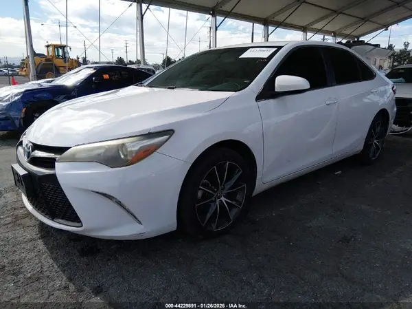 4T1BF1FK5HU441449 2017 TOYOTA CAMRY - Image 2