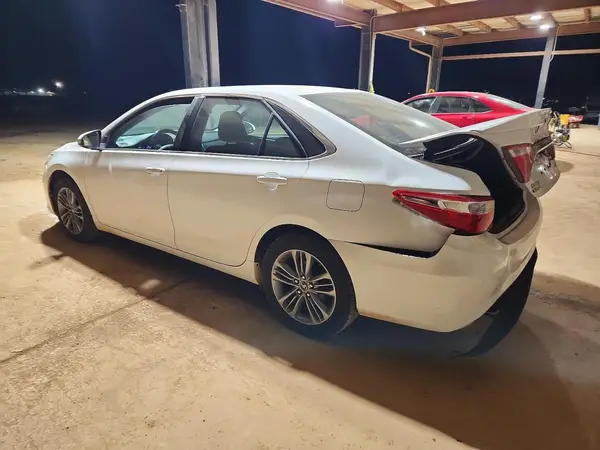 4T1BF1FK5HU451477 2017 TOYOTA CAMRY - Image 2