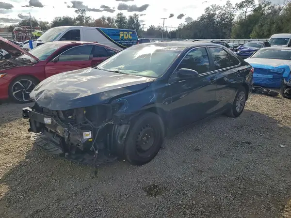 4T1BF1FK5HU454735 2017 TOYOTA CAMRY - Image 1