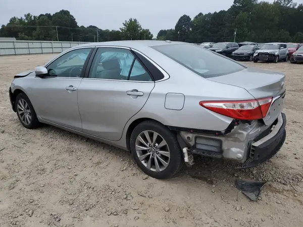 4T1BF1FK5HU617562 2017 TOYOTA CAMRY - Image 2