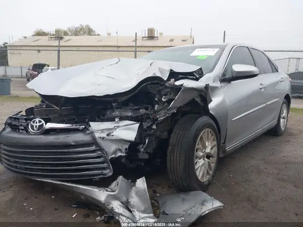 4T1BF1FK5HU617870 2017 TOYOTA CAMRY - Image 2